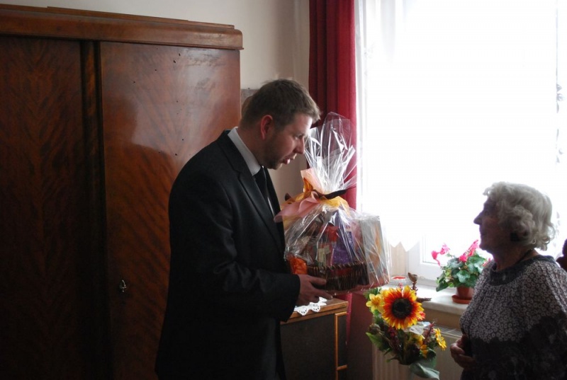 Zdjęcie w galerii na portalu naszwodzislaw.com: Jubilatka jest fanką boksu wiadomości z regionu