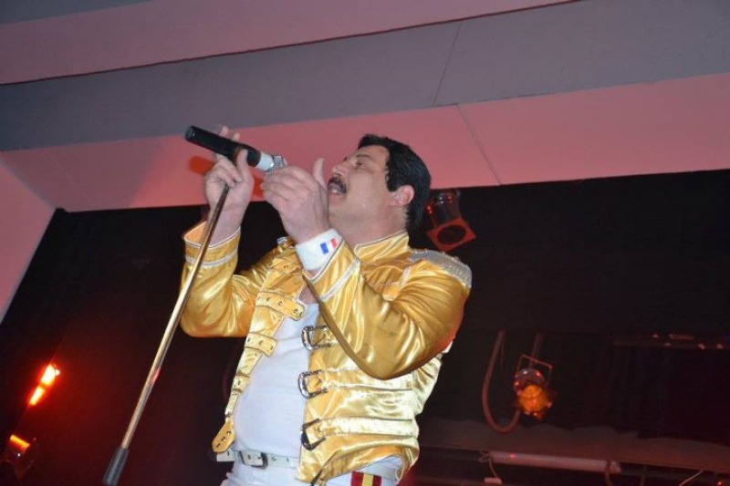 Zdjęcie w galerii na portalu naszwodzislaw.com: Zakochani wypuścili lampiony do nieba wiadomości z regionu