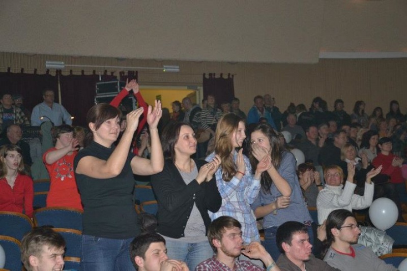 Zdjęcie w galerii na portalu naszwodzislaw.com: Zakochani wypuścili lampiony do nieba wiadomości z regionu