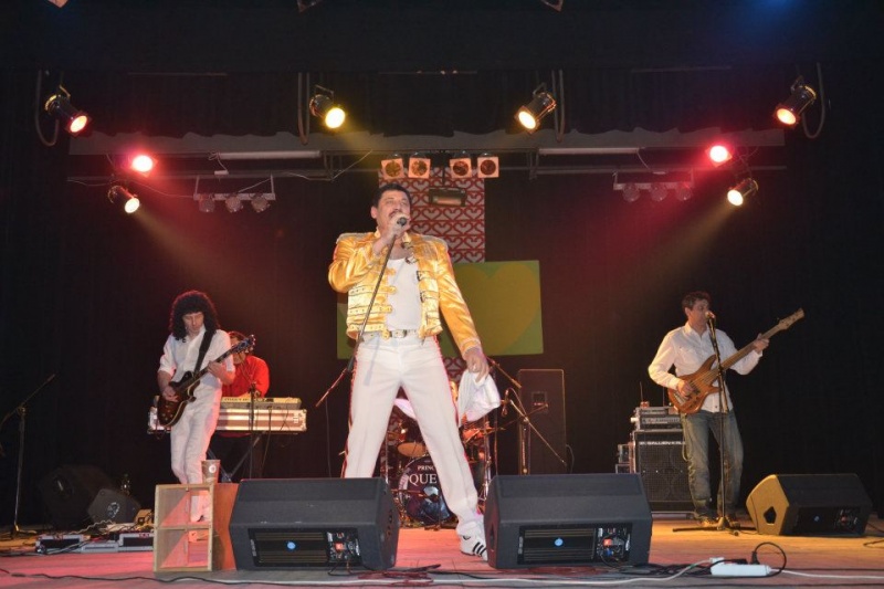 Zdjęcie w galerii na portalu naszwodzislaw.com: Zakochani wypuścili lampiony do nieba wiadomości z regionu