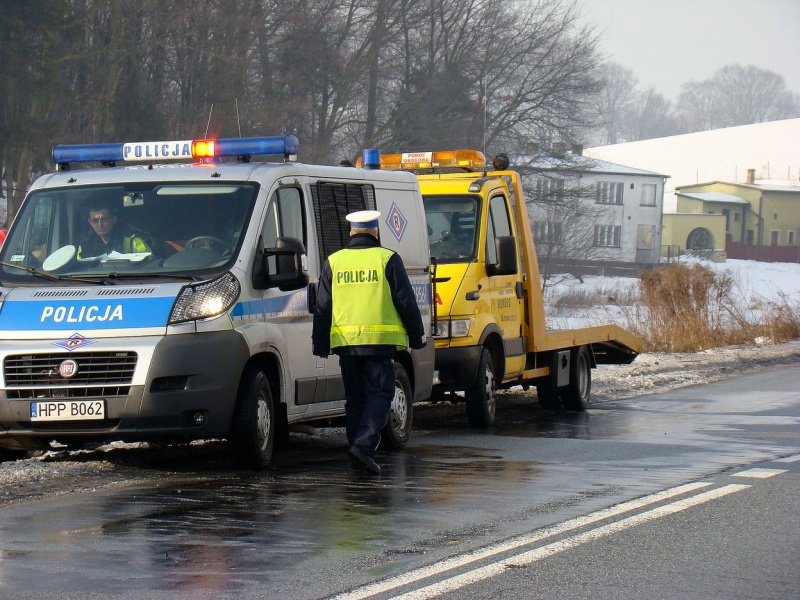 Zdjęcie w galerii na portalu naszwodzislaw.com: Suzuki grand vitara w rowie wiadomości z regionu