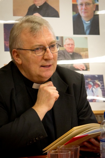 Zdjęcie w galerii na portalu naszwodzislaw.com: Ksiądz odwiedził swoją dawna szkołę wiadomości z regionu