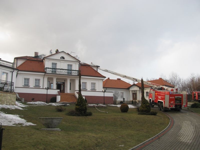 Zdjęcie w galerii na portalu naszwodzislaw.com: Pożar w domu przyjęć wiadomości z regionu