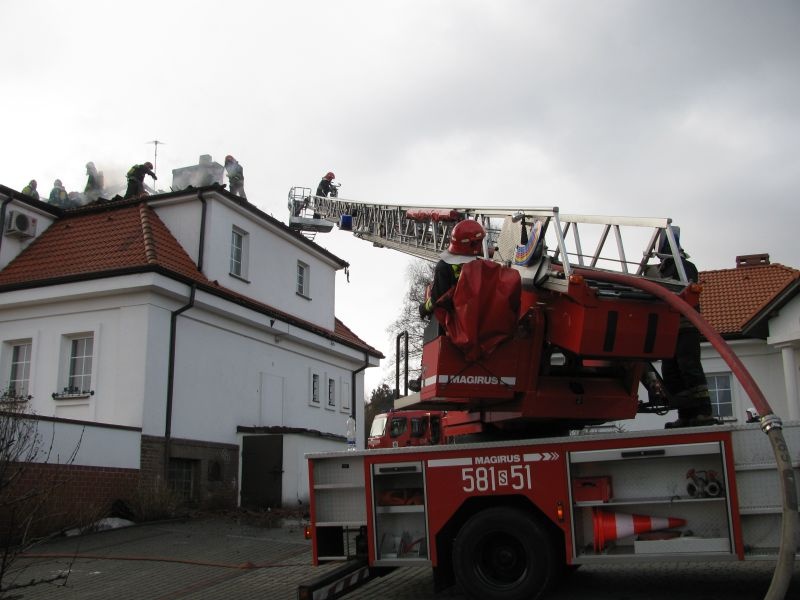 Zdjęcie w galerii na portalu naszwodzislaw.com: Pożar w domu przyjęć wiadomości z regionu