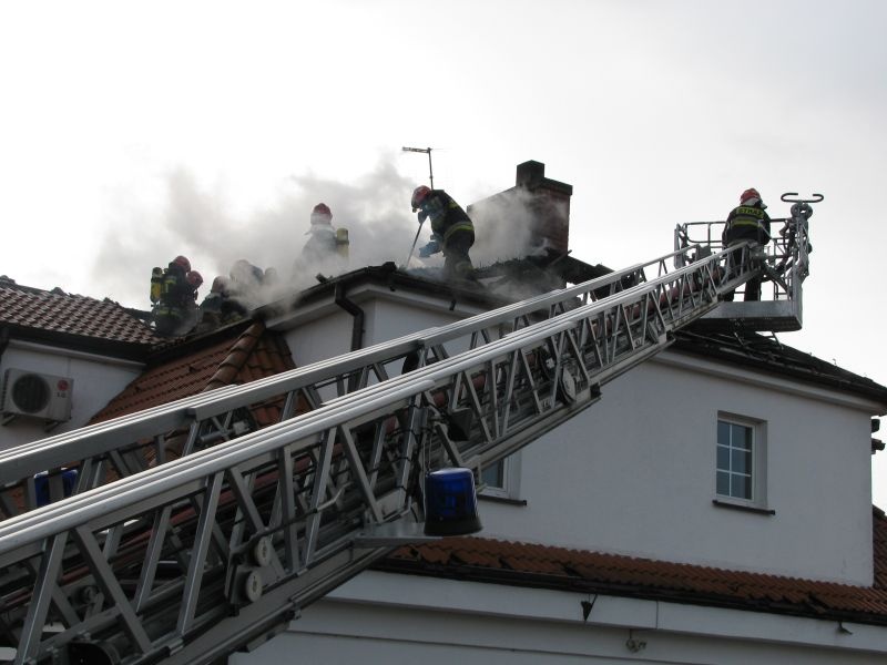 Zdjęcie w galerii na portalu naszwodzislaw.com: Pożar w domu przyjęć wiadomości z regionu