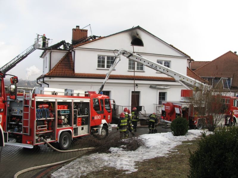 Zdjęcie w galerii na portalu naszwodzislaw.com: Pożar w domu przyjęć wiadomości z regionu