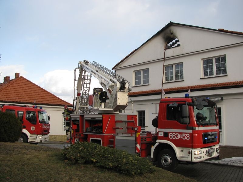 Zdjęcie w galerii na portalu naszwodzislaw.com: Pożar w domu przyjęć wiadomości z regionu