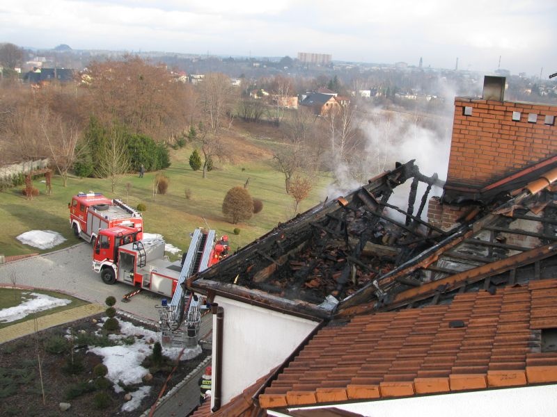 Zdjęcie w galerii na portalu naszwodzislaw.com: Pożar w domu przyjęć wiadomości z regionu