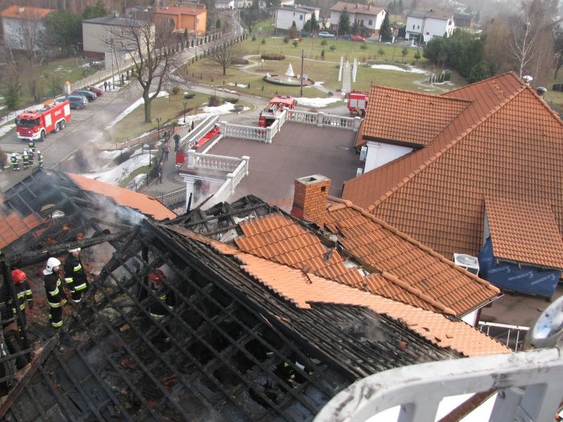 Zdjęcie w galerii na portalu naszwodzislaw.com: Pożar w domu przyjęć wiadomości z regionu