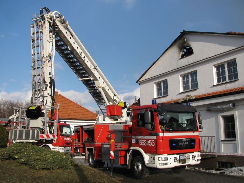 Zdjęcie w galerii na portalu naszwodzislaw.com: Pożar w domu przyjęć wiadomości z regionu