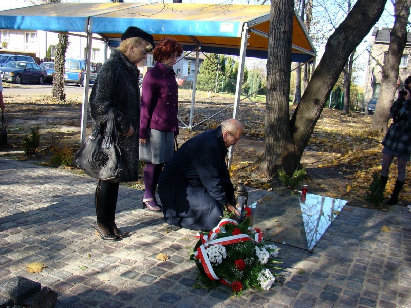 Zdjęcie w galerii na portalu naszwodzislaw.com: Ocalony od ZAPOMNIENIA wiadomości z regionu