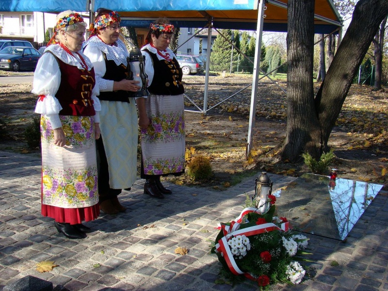 Zdjęcie w galerii na portalu naszwodzislaw.com: Ocalony od ZAPOMNIENIA wiadomości z regionu