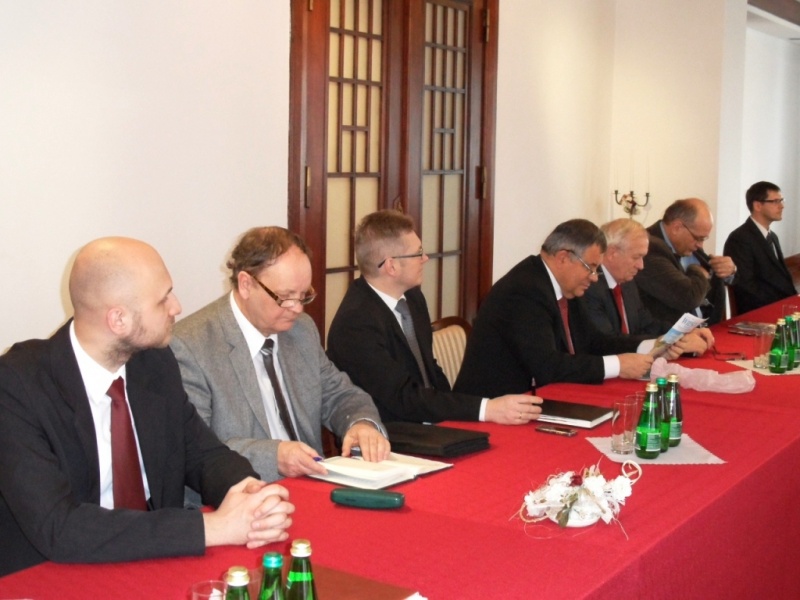 Zdjęcie w galerii na portalu naszwodzislaw.com: Na konwencie o drogach wiadomości z regionu