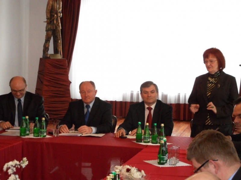 Zdjęcie w galerii na portalu naszwodzislaw.com: Na konwencie o drogach wiadomości z regionu