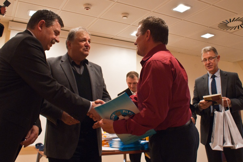 Zdjęcie w galerii na portalu naszwodzislaw.com: Nasi trenerzy odebrali licencje wiadomości z regionu