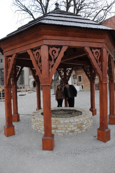 Zdjęcie w galerii na portalu naszwodzislaw.com: Studnia szczęścia i plan na weekend wiadomości z regionu