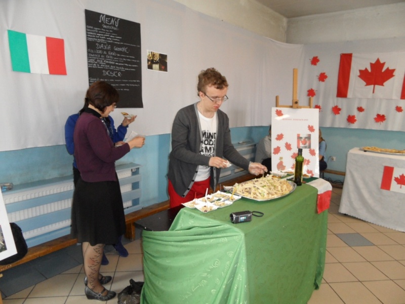 Zdjęcie w galerii na portalu naszwodzislaw.com: Impreza w gaju oliwnym  wiadomości z regionu