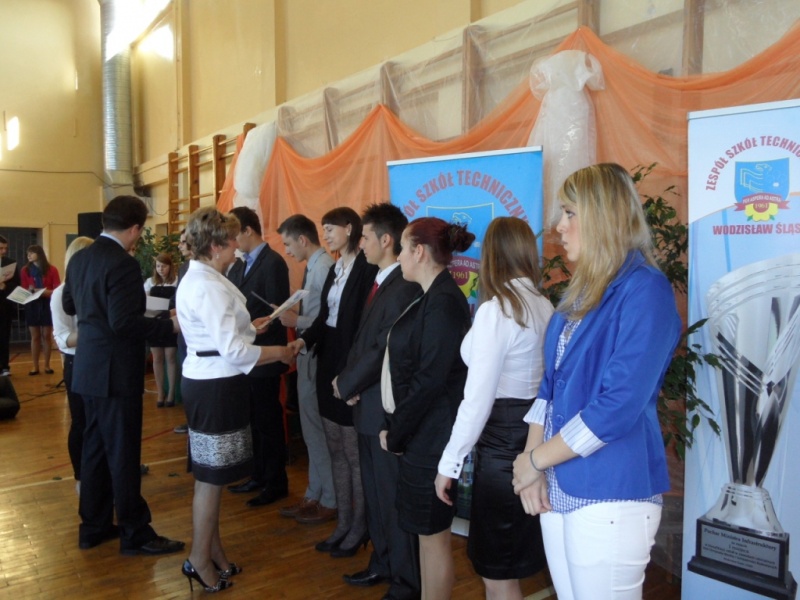 Zdjęcie w galerii na portalu naszwodzislaw.com: Maturzyści zakończyli rok szkolny wiadomości z regionu