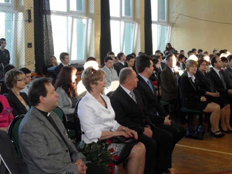 Zdjęcie w galerii na portalu naszwodzislaw.com: Maturzyści zakończyli rok szkolny wiadomości z regionu