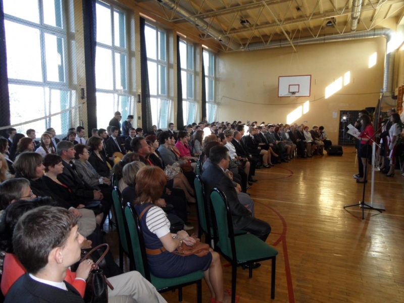 Zdjęcie w galerii na portalu naszwodzislaw.com: Maturzyści zakończyli rok szkolny wiadomości z regionu