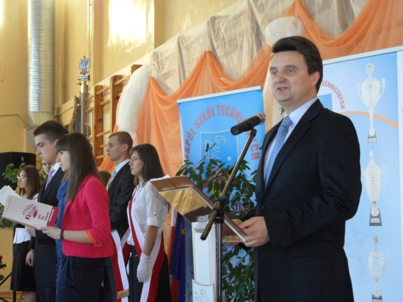 Zdjęcie w galerii na portalu naszwodzislaw.com: Maturzyści zakończyli rok szkolny wiadomości z regionu