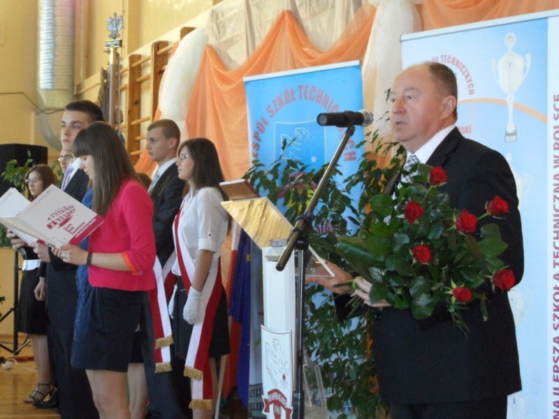 Zdjęcie w galerii na portalu naszwodzislaw.com: Maturzyści zakończyli rok szkolny wiadomości z regionu