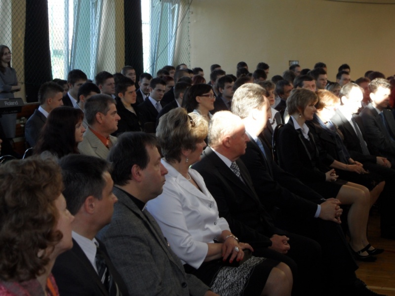 Zdjęcie w galerii na portalu naszwodzislaw.com: Maturzyści zakończyli rok szkolny wiadomości z regionu