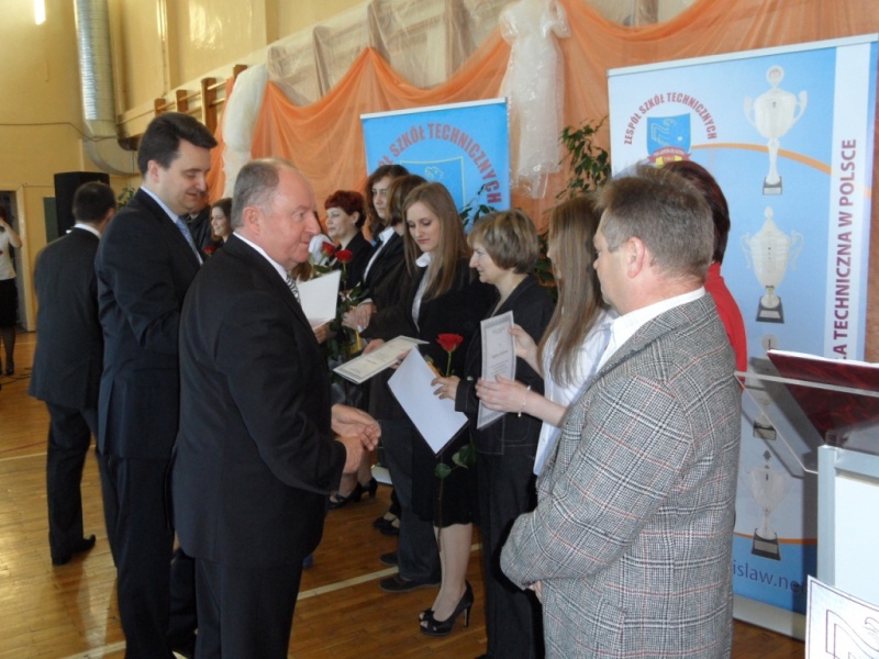 Zdjęcie w galerii na portalu naszwodzislaw.com: Maturzyści zakończyli rok szkolny wiadomości z regionu