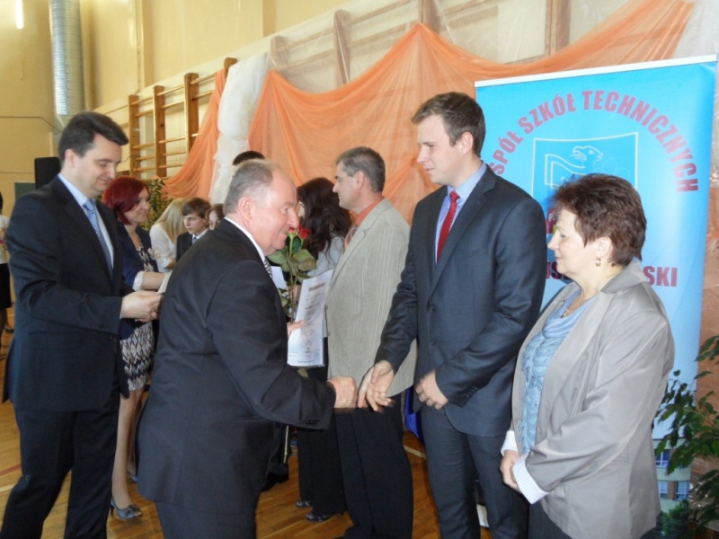 Zdjęcie w galerii na portalu naszwodzislaw.com: Maturzyści zakończyli rok szkolny wiadomości z regionu