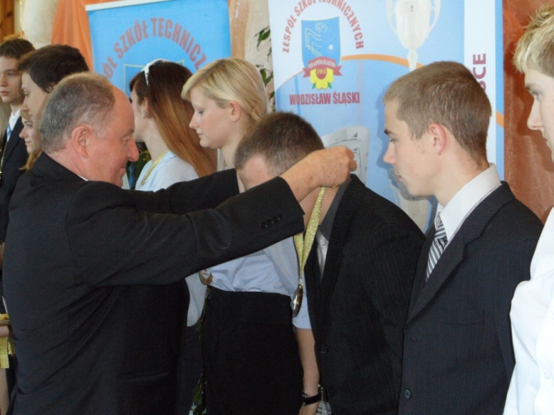 Zdjęcie w galerii na portalu naszwodzislaw.com: Maturzyści zakończyli rok szkolny wiadomości z regionu