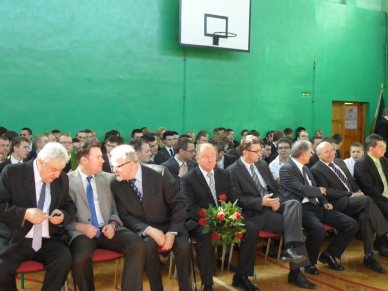 Zdjęcie w galerii na portalu naszwodzislaw.com: Maturzyści zakończyli rok szkolny wiadomości z regionu