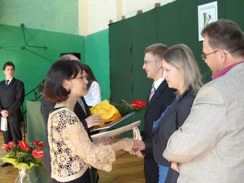 Zdjęcie w galerii na portalu naszwodzislaw.com: Maturzyści zakończyli rok szkolny wiadomości z regionu