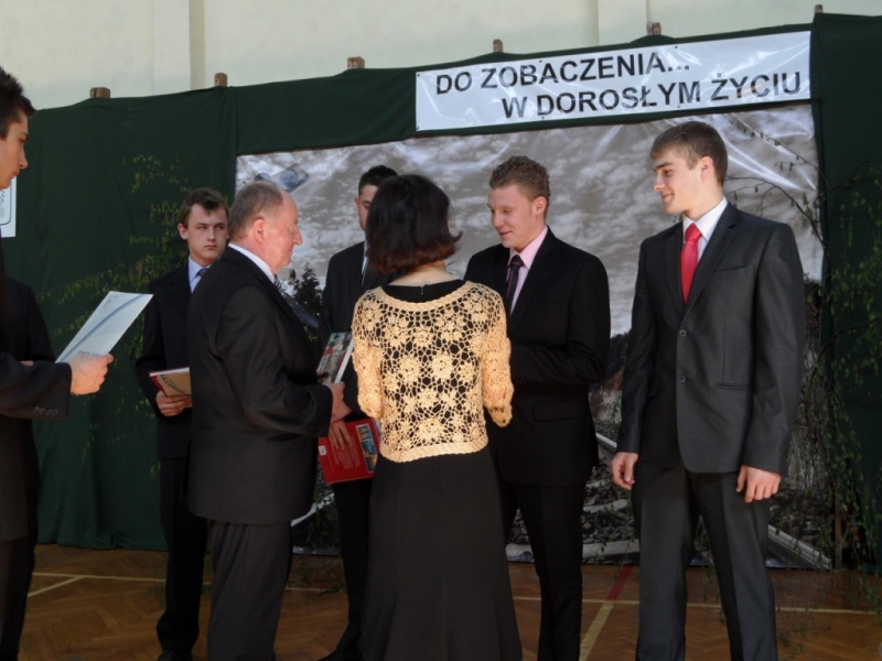 Zdjęcie w galerii na portalu naszwodzislaw.com: Maturzyści zakończyli rok szkolny wiadomości z regionu