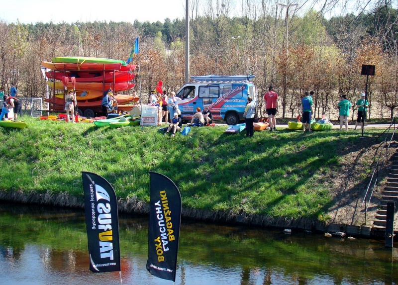 Zdjęcie w galerii na portalu naszwodzislaw.com: Neptun i Wiosenki na otwarciu Rudy wiadomości z regionu