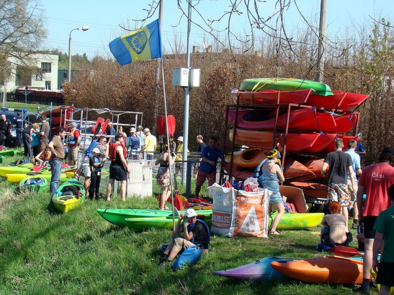 Zdjęcie w galerii na portalu naszwodzislaw.com: Neptun i Wiosenki na otwarciu Rudy wiadomości z regionu