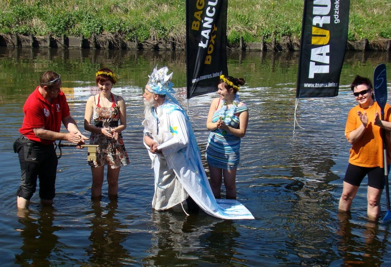 Zdjęcie w galerii na portalu naszwodzislaw.com: Neptun i Wiosenki na otwarciu Rudy wiadomości z regionu