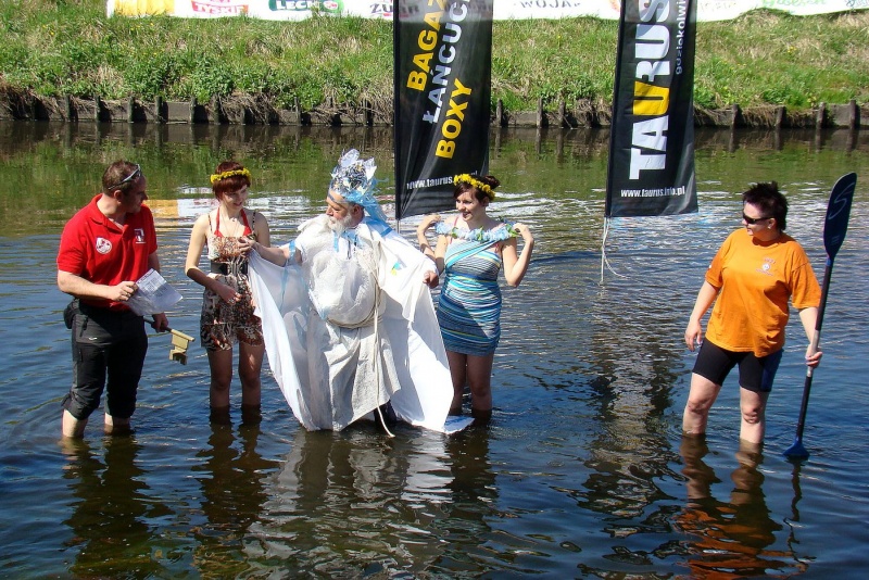 Zdjęcie w galerii na portalu naszwodzislaw.com: Neptun i Wiosenki na otwarciu Rudy wiadomości z regionu