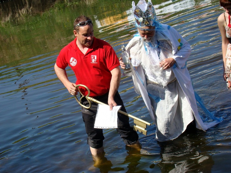Zdjęcie w galerii na portalu naszwodzislaw.com: Neptun i Wiosenki na otwarciu Rudy wiadomości z regionu