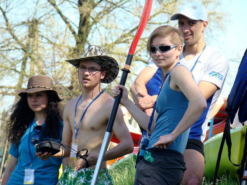 Zdjęcie w galerii na portalu naszwodzislaw.com: Neptun i Wiosenki na otwarciu Rudy wiadomości z regionu