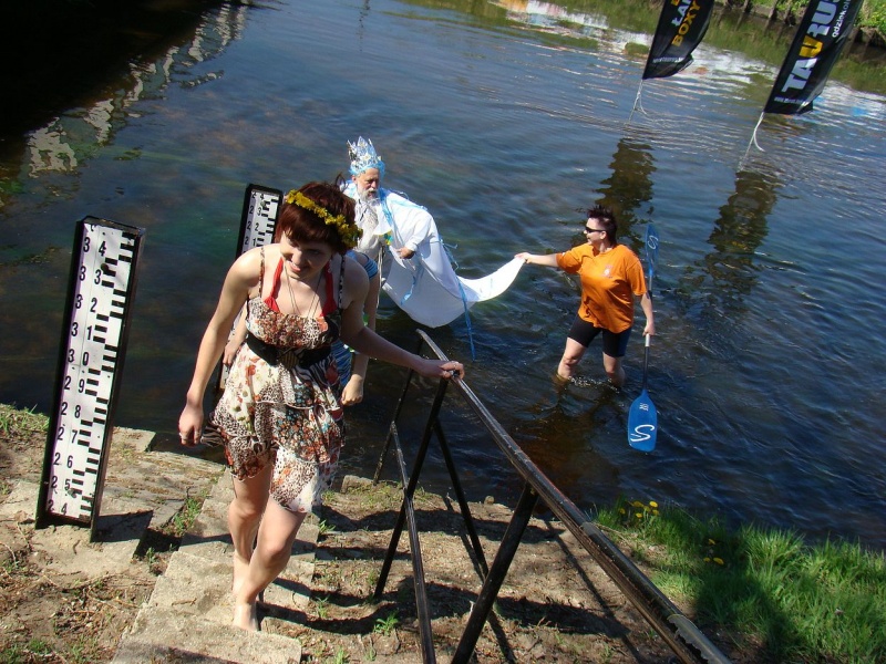 Zdjęcie w galerii na portalu naszwodzislaw.com: Neptun i Wiosenki na otwarciu Rudy wiadomości z regionu