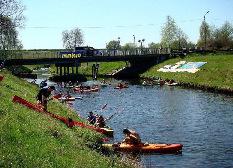 Zdjęcie w galerii na portalu naszwodzislaw.com: Neptun i Wiosenki na otwarciu Rudy wiadomości z regionu