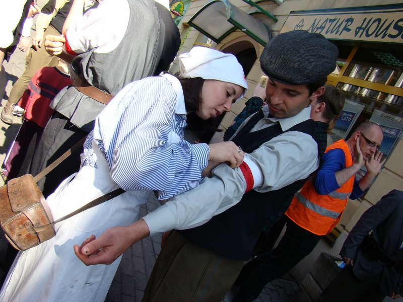 Zdjęcie w galerii na portalu naszwodzislaw.com: Rekonstruktorzy z Wodzisławia na deptaku wiadomości z regionu