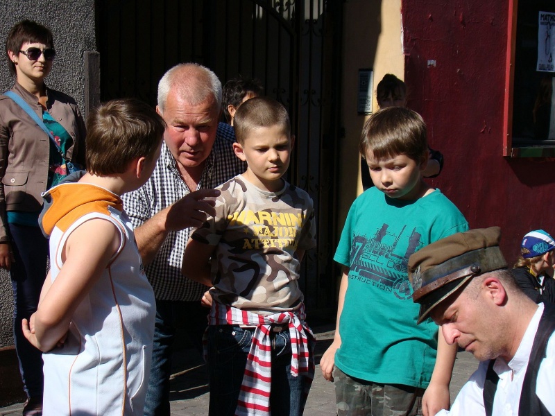 Zdjęcie w galerii na portalu naszwodzislaw.com: Rekonstruktorzy z Wodzisławia na deptaku wiadomości z regionu