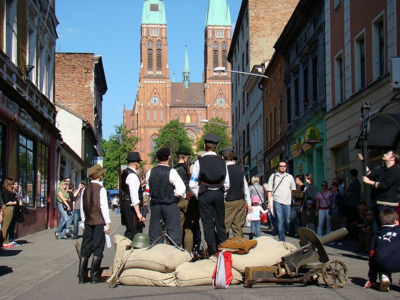 Zdjęcie w galerii na portalu naszwodzislaw.com: Rekonstruktorzy z Wodzisławia na deptaku wiadomości z regionu