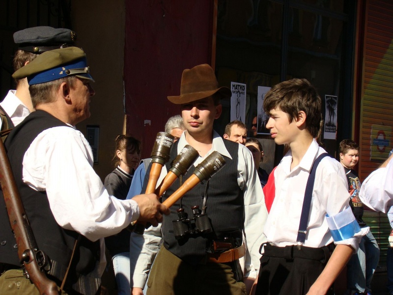 Zdjęcie w galerii na portalu naszwodzislaw.com: Rekonstruktorzy z Wodzisławia na deptaku wiadomości z regionu