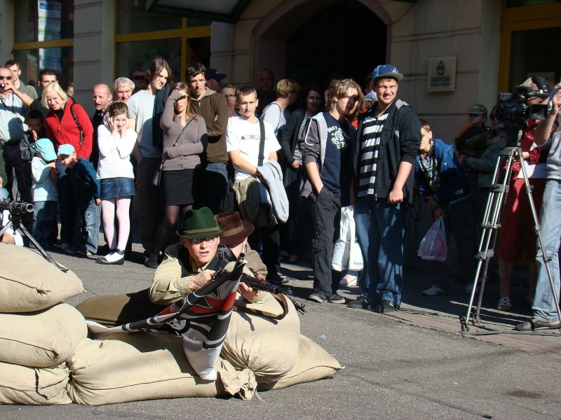 Zdjęcie w galerii na portalu naszwodzislaw.com: Rekonstruktorzy z Wodzisławia na deptaku wiadomości z regionu