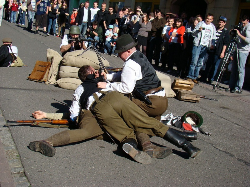 Zdjęcie w galerii na portalu naszwodzislaw.com: Rekonstruktorzy z Wodzisławia na deptaku wiadomości z regionu