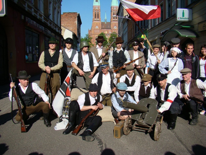 Zdjęcie w galerii na portalu naszwodzislaw.com: Rekonstruktorzy z Wodzisławia na deptaku wiadomości z regionu