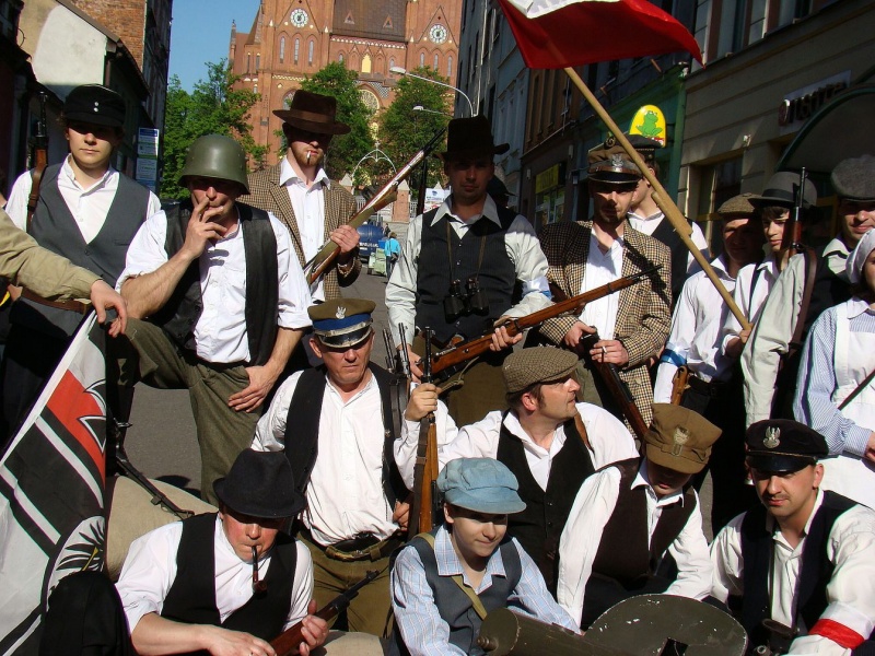 Zdjęcie w galerii na portalu naszwodzislaw.com: Rekonstruktorzy z Wodzisławia na deptaku wiadomości z regionu