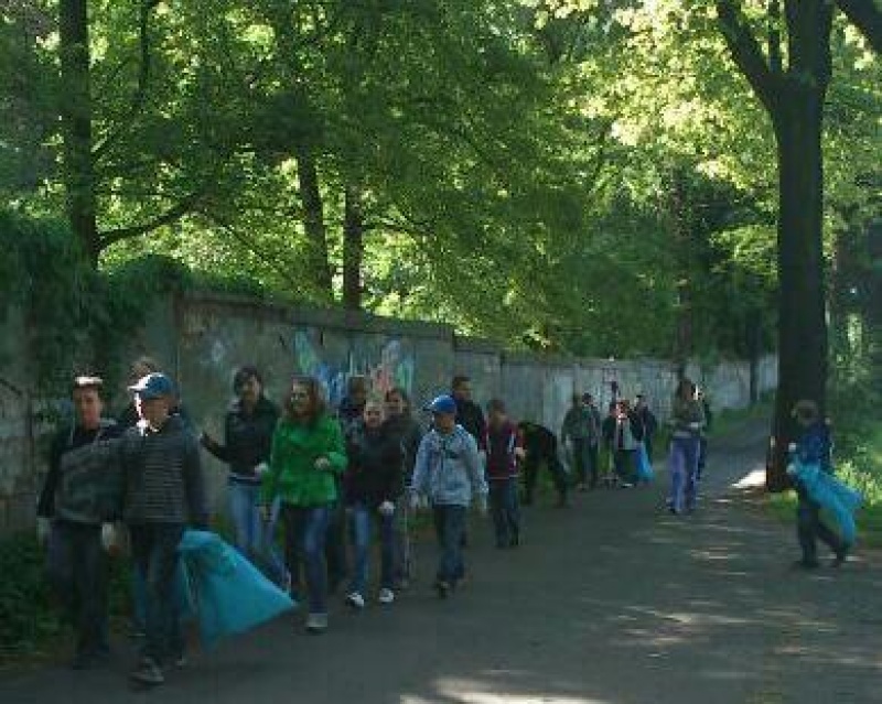 Zdjęcie w galerii na portalu naszwodzislaw.com: Wielkie sprzątanie Balatonu wiadomości z regionu
